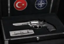 Fotolajm/ Revole unike, publikohen pamjet e dhuratës së veçantë që Erdogan i bëri liderëve të NATO-s
