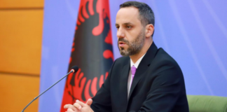 Siguria në bregdet, Lamallari paralajmëron: Kush rrezikon pushuesit me mjetet lundruese do përballet me ligjin