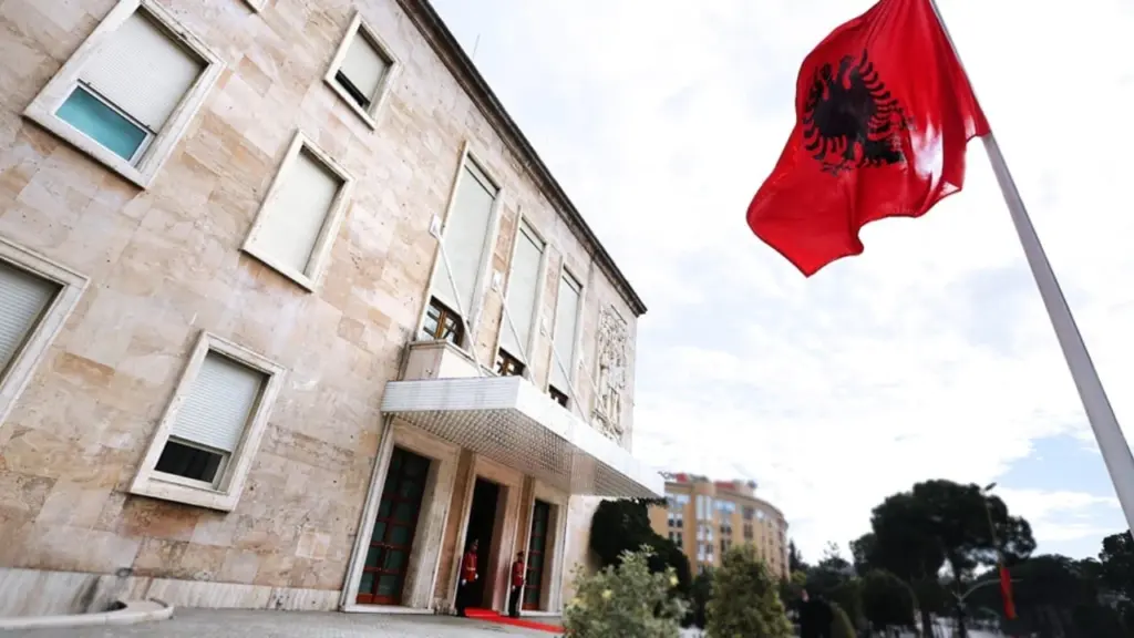 Zbardhen vendimet e Qeverisë  Lirohet nga detyra zv ministrja për Europën dhe Punët e Jashtme  miratohet Strategjia Kombëtare për Sigurinë Rrugore