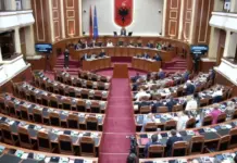 PS ‘porosi’ deputetëve socialistë për të mos u larguar nga Tirana/ Një tjetër seancë plenare më 30 korrik, zbulohen temat e diskutimit