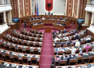 PS ‘porosi’ deputetëve socialistë për të mos u larguar nga Tirana/ Një tjetër seancë plenare më 30 korrik, zbulohen temat e diskutimit