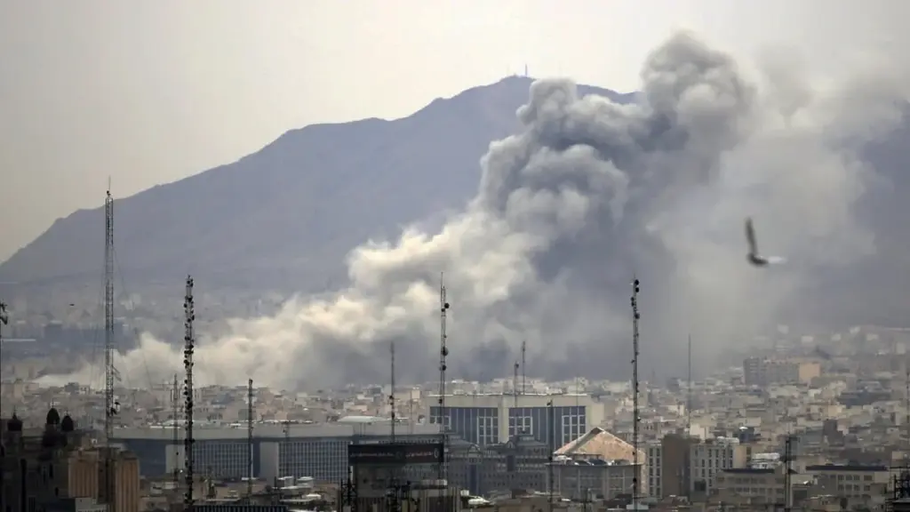 Lufta SHBA Iran hyn në një fazë të re  raketat amerikane godasin Teheranin