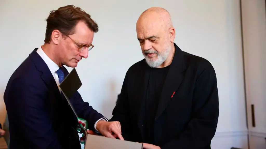 Rama vizitë në Gjermani  takohet me kryeministrin e landit Nordrhein Westfalen  Zbardhen bisedimet
