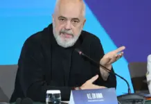“Çorba e sorrave, korbave dhe kuzhinierëve nga Lindja”/ Rama shpërndan profilet e komentuesve në rrjetet sociale: Së shpejti edhe provat