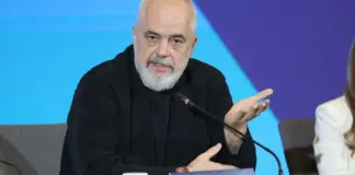 “Çorba e sorrave, korbave dhe kuzhinierëve nga Lindja”/ Rama shpërndan profilet e komentuesve në rrjetet sociale: Së shpejti edhe provat