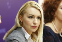 Revolucion me pirun në dorë