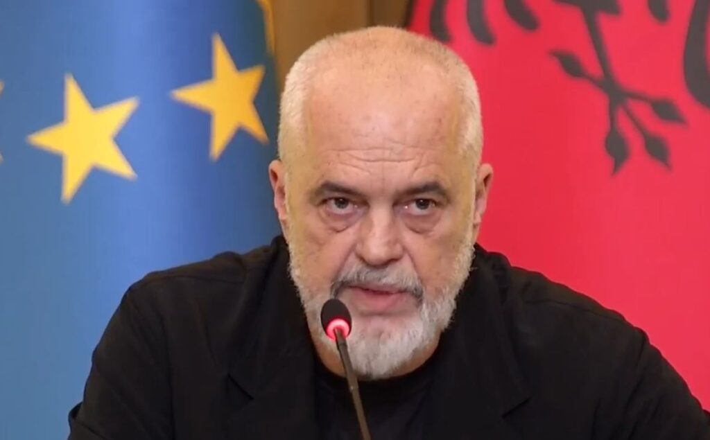 Rama mbledh drejtuesit politik të PS së për t i prezantuar  Besën  për reformimin e partisë  Kam ecur në varrezat e disa partive këto ditë