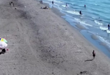 Plazhi i Semanit në Fier tërheq pushues me rërën kurative dhe detin e ngrohtë