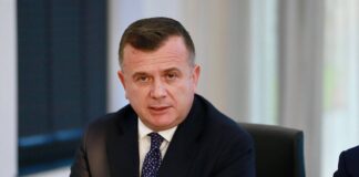 Arkivoli në protestë, Balla tregon kush e solli dhe sulmon Berishën: E ka bëre 28 vite më parë