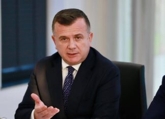 Arkivoli në protestë, Balla tregon kush e solli dhe sulmon Berishën: E ka bëre 28 vite më parë
