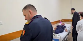 U plagosën gjatë përplasjes me protestuesit, Lamallari takon tre efektivët te Trauma: Akt kriminal, vandalët që hodhën gurë janë identifikuar