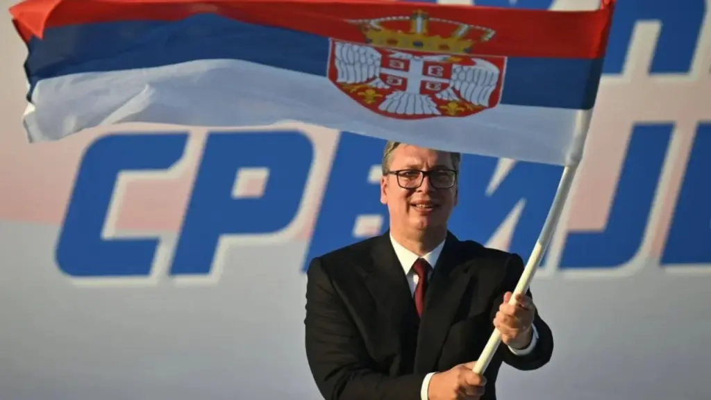 Vuçiç mesazh ushtarëve të Serbisë  Kosova është e jona dhe duhet mbrojtur
