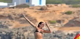 Dua Lipa feston ditëlindjen e 31-të mes pushimeve luksoze në Ibiza me familjarët dhe shoqërinë
