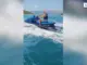 Hyri me Jet Ski në zonën ku laheshin pushuesit në Ksamil, policia bllokon mjetin dhe gjobit pronarin me 500 mijë lekë