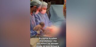 40-vjeçarja sjell në jetë binjakë pas fertilizimit in vitro, mjekët e ‘Koço Gliozhenit’ i korrigjojnë edhe komplikacionin e rrallë në bark