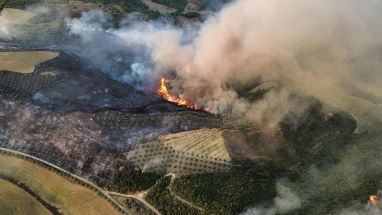Zjarri në Mallakastër  nis ndërhyrja me avion  S ka më rrezik për banesat