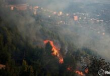 Zjarri rrethoi Krujën, përmirësohet situata! Vetëm 2 vatra aktive, punohet me 2 helikopterë! Banorët ende s’janë kthyer në banesa