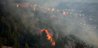 Zjarri rrethoi Krujën, përmirësohet situata! Vetëm 2 vatra aktive, punohet me 2 helikopterë! Banorët ende s’janë kthyer në banesa