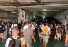 Piku i sezonit turistik, pushuesit dynden drejt Shqipërisë! Mijëra hyrje nga portet dhe pikat kufitare, radhë në Kakavijë