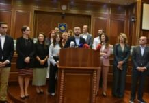 Kriza politike në Kosovë/ PDK e AAK sot aksion para Kuvendit, kërkojnë thirrjen e seancës konstituive