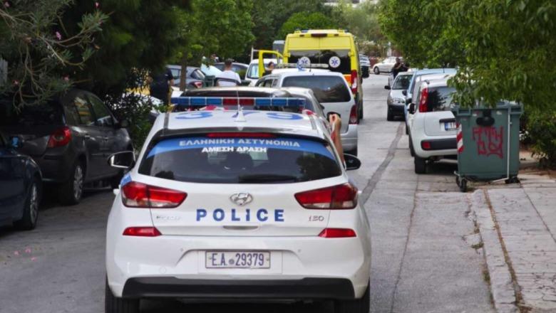 E rëndë në Greqi  Shqiptari vret me armë të dashurën 45 vjeçare dhe më pas veten  I zuri pritë në pallatin ku jetonte bashkë me të bijën