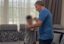 Zbriti në Rinas me 79-vjeçaren që u kujdes për të në Siri, 9-vjeçari i bashkohet familjes në Rrogozhinë