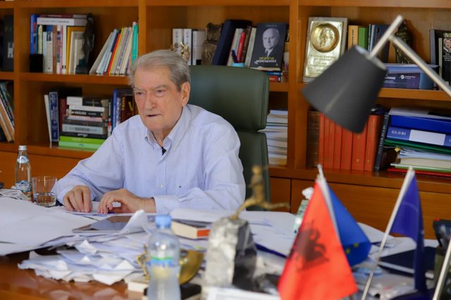 Asnjë përfaqësues i SHBA së në zyrën e tij që prej shpalljes  non grata   Berisha  pret me entuziazëm  ambasadorin e ri  Prioritet luftën e trafikut të drogës