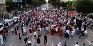 Protesta përçahet – Alfred Cako dhe grupi i “intelektualëve” me plan të ri: Të bllokojmë rrugët!