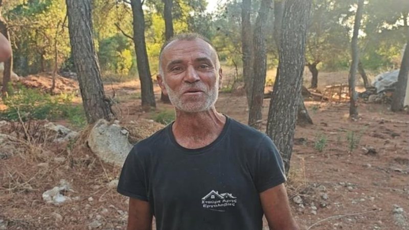 Shqiptari që sfidoi flakët në Greqi  Sokoli rrezikoi jetën për të shpëtuar shtëpitë e fshatit