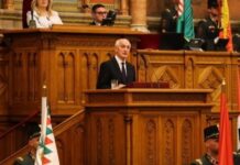 I shkarkuar nga qeveria Orban, Andras Baka rikthehet si president i Hungarisë