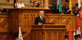 I shkarkuar nga qeveria Orban, Andras Baka rikthehet si president i Hungarisë