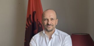 Ambasadori shqiptar në Britani: Mos përdorni emigrantët për politikë
