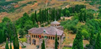 Rama publikon guidën turistike për Nepravishtën, 8 arsye pse duhet vizituar fshati i Libohovës