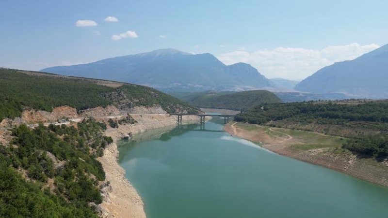 Reduktohen prurjet e ujërave  shkak thatësira dhe temperaturat e larta