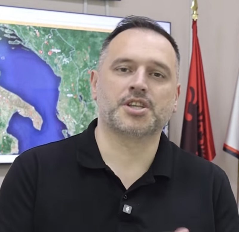 Ministri Nufi në Qendrën Kombëtare Operacionale të Emergjencave Civile  Monitorim dhe koordinim pa ndërprerje e situatës së zjarreve