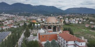 Shteti bektashi në shtator? Media franceze: Do të ketë pasaportat dhe paranë e vet