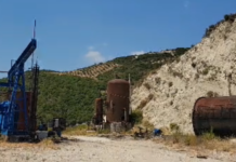 Ndërhyrje në kohë, neutralizohet vatra e zjarrit pranë puseve të naftës në Drenovë