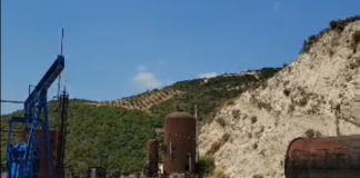 Ndërhyrje në kohë, neutralizohet vatra e zjarrit pranë puseve të naftës në Drenovë