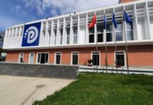 Kufizimet ndaj gazetarëve në GJKKO, PD del kundër rregullores së re: Siguria nuk mund të përdoret për të kufizuar transparencën