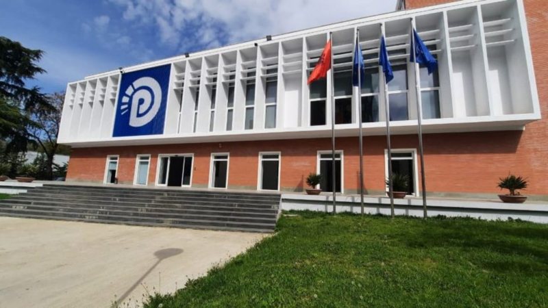 Kufizimet ndaj gazetarëve në GJKKO  PD del kundër rregullores së re  Siguria nuk mund të përdoret për të kufizuar transparencën