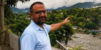 Hero mes katastrofës në Nepal, mësuesi shpëton 1,643 nxënës pak para se përmbytja të shkatërronte shkollën