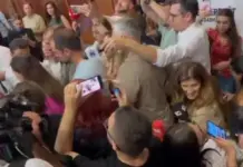 Tensione në Kuvendin e Kosovë, ‘mësyn’ opozita! Deputetët e PDK lagin me ujë Gërvallën dhe Nagavcit