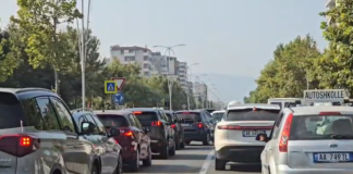 Fluks i madh automjetesh në hyrje të Vlorës, rëndohet trafiku në qytet