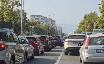 Fluks i madh automjetesh në hyrje të Vlorës, rëndohet trafiku në qytet