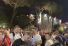 Tensione te “Revolucioni Flamingo,” dy grupe protestuesish përplasen fizikisht para Kryeministrisë