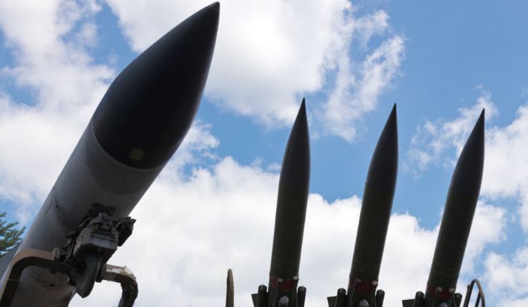 Sllovenia do blejë 3 000 raketa ajër tokë