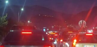 Fluksi i pushuesve paralizon rrugët e Lezhës, trafik i rënduar dhe radhë kilometrike në akset kryesore