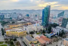 “City AM”: Tirana, mes trashëgimisë dhe modernitetit, drejt një epoke të re turistike