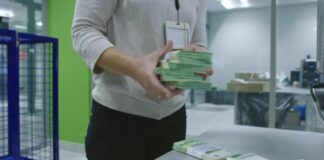 Nga kreditë tek taksat, çfarë do të përfshihet në historikun financiar të shqiptarëve?
