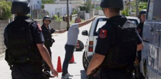 Kontrolle “blic” në Tiranë e Krujë, arrestohen 2 persona! Bllokohet një makinë luksoze, kapen armë e drogë